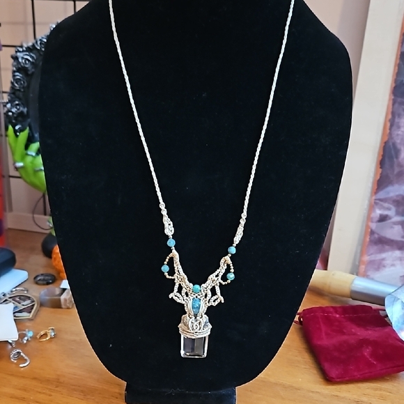 Elegant Crystal Pendant Necklace - Picture 2 of 7